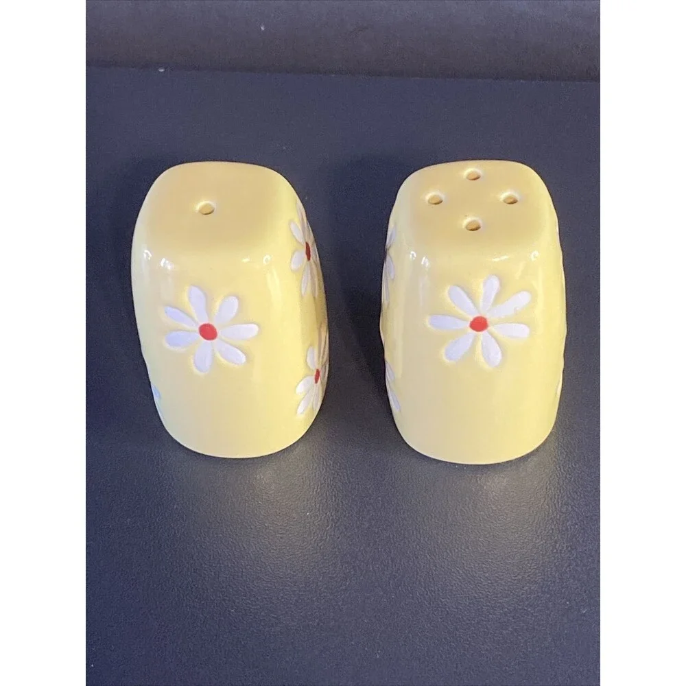 Pfaltzgraff Floral Mini Yellow Salt & Pepper Shakers Daisy Flowers 2